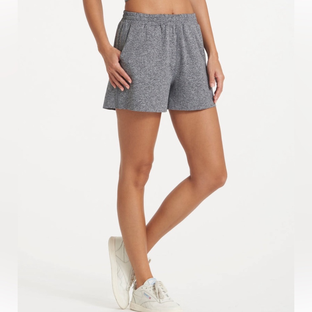NWOT Vuori Boyfriend Short S Heather Grey